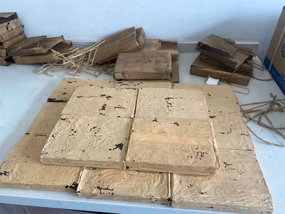 徐州回收中茶普洱茶2004年生茶熟茶